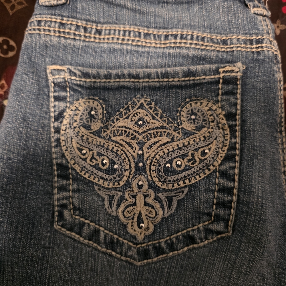 Embroidered Blue Capri Jeans